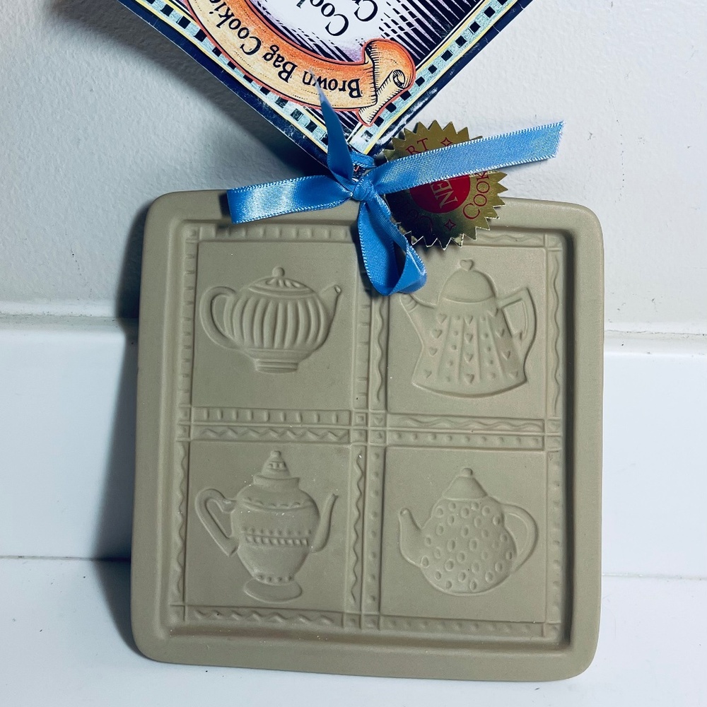 Vintage Brown Bag Cookie Art 4 Teapots Cut-Apart Cookies w/ Recipe Book